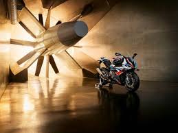 Bmw motorrad recently premiered its new hp4 supersports bike from its hp or high performance line. Die Neue Bmw M 1000 Rr