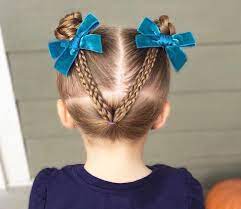 Coiffure Pour Petite Fille Chignons Macarons Tresses Barrettes Noeuds Velours Idee Coiffure Facile Coiffure Petite Fille Coiffure Fillette Facile