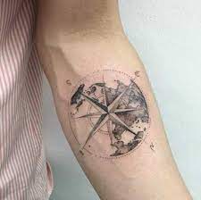 World Map And Compass Tattoo Geometrik Dovmeler Dovme Dovme Fikirleri
