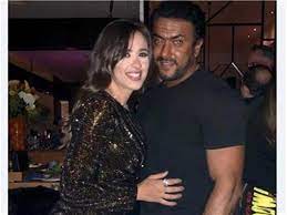 وكتب «العوضي» عبر حسابه الشخصي «فيس بوك» ، «للنكبات غايات تنتهي اليها، وَدَوَاؤها الصَبْر. ÙŠØ§Ø³Ù…ÙŠÙ† Ø¹Ø¨Ø¯Ø§Ù„Ø¹Ø²ÙŠØ² Ø·Ù„Ø¨Øª Ø§Ù„Ø·Ù„Ø§Ù‚ ÙˆÙ‡Ø°Ø§ ÙØ±Ù‚ Ø§Ù„Ø³Ù† Ø¨ÙŠÙ†Ù†Ø§ ØªØµØ±ÙŠØ­Ø§Øª Ø£ Ù…ØµØ±Ø§ÙˆÙ‰