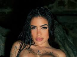 MC Mirella toma atitude drástica após vazamento