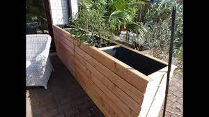 Für ein selbst gebautes hochbeet aus holz für pflanzen oder gemüse arbeitest du mit dielenbrettern in zwei verschiedenen längen. Hochbeet Als Windschutz Oder Sichtschutz Fur Terasse Und Garten Selber Machen Bauen Youtube
