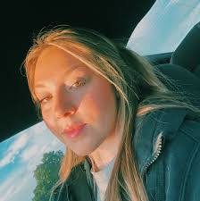 Autumn Duncan's Instagram, Twitter & Facebook