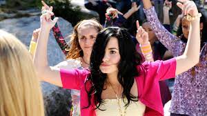 J'adore cette chanson car elle exprime exactement ce que je reçens! Demi Lovato Just Rewatched The Two Camp Rock Movies With Her Boyfriend Max Ehrich