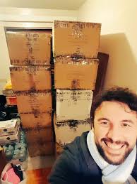 Muchas gracias Alberto Pardo y Norma de Class Life por los15 cajas de  ropa.Recibimos tu donación @HotelCCarg VAMOS!!