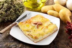 Although pizza gets a bad rap as a guilty pleasure food, it can have some nutritional value depending on the sauce and toppings. Ricetta E Calorie Della Pizza Con Patate Vivere Meglio