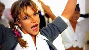 Am e my loneliness is killing me c dm e i must confess, i still believe (still believe) am e when i'm not with you i lose my mind f g c give me a sign dm e am hit me baby one more time. Britney Spears Hit Me Baby One More Time Wird 20 Jahre Alt Burning Music