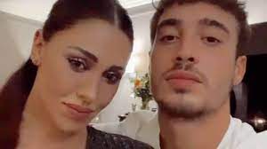 Insieme da 8 mesi, aspettano un figlio. Belen Rodriguez Incinta Tenero Messaggio Del Compagno Antonino Spinalbese
