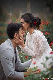 Canica Vivek Photo Poses For Couples Couple Photography Poses Indian Wedding Photography Couples