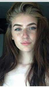 Uma Garota Do Facebook U U Beautiful Freckles Beautiful Eyes Portrait