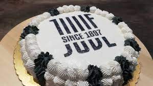 Torta della juventus con panna. Torta Compleanno Tema Juve Con Panna E Cialda Youtube
