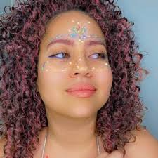 I actually do feel that the influencer bubble is bursting. I've felt it for  a while now but I'm noticing things. Like most people I know who have  platforms have to have