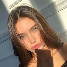 Sheena Doran's Instagram, Twitter & Facebook