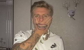 Hij werd geboren uit de tattoos: Jason Cummings Plots New Joker Tattoo Celebration Daily Mail Online