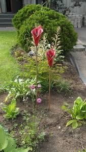 Kalla Pa Armeringsjarn For Tradgarden Arum Lily On Rebar For The Garden Handgjord Keramik Handmade Ceramics Dbme Design By Mona El Keramik Blumen Handgemachte Keramik Und Gartenkeramik