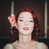 Belinda Hooper's Instagram, Twitter & Facebook