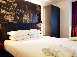 The team at the central london budget hotel offer guests a warm reception and good value accommodation, with 18 bright & generously appointed rooms from £32 per night. Finding A Cheap Hotel In Central London Ibis Styles London Southwark Roaming Required