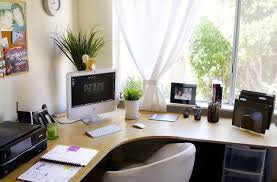 Juga seiring dengan berkembangnya zaman, semakin banyak orang yang memilih untuk bekerja di rumah, misalnya seperti seorang konsultan, penulis, dokter, atau desainer. 7 Cara Agar Meja Kerjamu Tak Keliatan Itu Itu Melulu Biar Kerjamu Juga Makin Nyaman