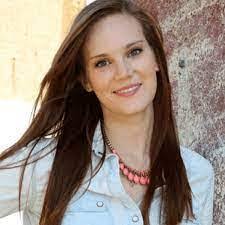 Eve Maynard's Instagram, Twitter & Facebook