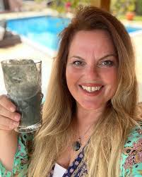 Day 1 of The Body Rescue Sugar Free Challenge! Drinking my green smoothie!  This can curb your sugar cravings, physically in just 1 day!! It takes just  minutes to make and tastes