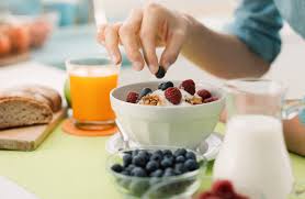Nell'organizzazione di un regime dimagrante, certi alimenti possono essere considerati più adeguati di altri. Colazione I Cibi Giusti Per Perdere Peso E Restare In Forma