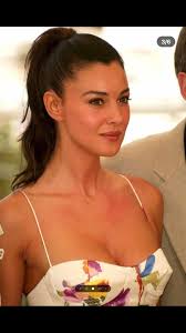 Monica Bellucci ou Kenya Moore : r/VindictaRateCelebs