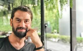 In een kraakpand sterft een jonge vrouw tijdens het draaien van een snuffmovie. Familie Acteur Jeroen Van Dyck Glundert Ik Ben Hier Zo Trots Op Nieuws365