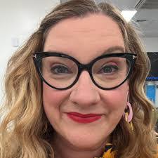 Lynne Mackenzie's Instagram, Twitter & Facebook