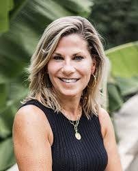 Wanda Huggins's Instagram, Twitter & Facebook