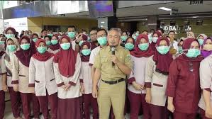 Bahkan, anggota dpr dari fraksi pdip itu yg dilihat kok rekening cleaning service ? Meski Gaji Cleaning Service Di Rumah Sakit Naik Hingga 5 Juta Per Bulan Namun Justru Banyak Yang Pilih Mundur Ternyata Ini Alasannya