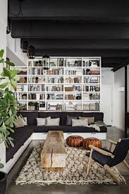 Des Poutres Apparentes Peintes En Noir Etagere Salon Poutres Apparentes Deco Chambre Hotel