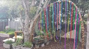 8 ideas de escenarios para el jardín o el patio de la escuela y sus  beneficios – Tierra en las manos