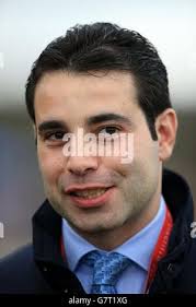 Marco Botti entraîneur de Gray Mirage gagnant des Ladbrokes All-Weather  Mile Championships Conditions lors de la journée finale des Championnats  All-Weather à l'hippodrome de Lingfield Photo Stock