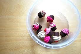 Nehmen sie, abhängig von der gewünschten größe der puppe, eine ausreichende menge an zunächst möchten wir auf diese niedlichen eulen in lustigen farben aufmerksam machen. Fimo Figuren Selber Basteln Anleitung Fur Anfanger