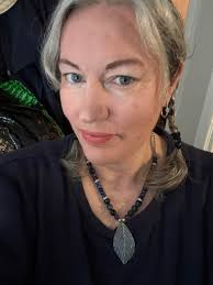 I'm looking for ambitious individuals who want to become **sales  representatives and promoters** in the dynamic world of perfumes and  cosmetics. If you are interested in the **network marketing** sector, I have