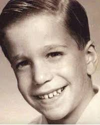 Parents called him dumb because he couldn't read until age 31, yet he  became famous and loved by millions…Check the comments👇