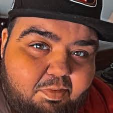 Travis Bonnell's Instagram, Twitter & Facebook