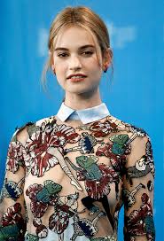 Lily chloe ninette thomson (born 5 april 1989), known professionally as lily james, is an english. Bal Debyutantki Lili Dzhejms O Roli Zolushki Lve Tolstom I Kejt Blanshett Buro