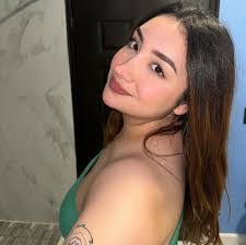 Melissa Salas's Instagram, Twitter & Facebook