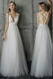 Los vestidos de novia sencillos son atemporales y perfectos tanto para bodas religiosas como civiles, por lo que este estilo nunca pasará de moda. Vestido Novia Sencillo 1