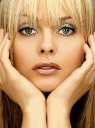 Tam kształciła się w dziedzinach muzyki i dramatu. Izabella Scorupco Ru Glamour Livejournal