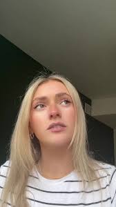 The apple dont fall far from the trauma tree 🌳🫠 #therapy #girltok #fyp  #taylorswift #foryou