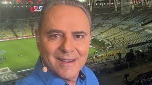 Luis Roberto retorna às transmissões após fim do tratamento contra o câncer