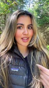 Sabrina Berg's Instagram, Twitter & Facebook