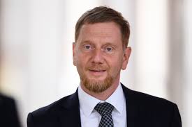 Arbeitszeitgesetz ade? Michael Kretschmer spricht sich für ein flexibles  System aus