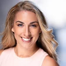 Lori Kellett's Instagram, Twitter & Facebook