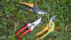 The soft, contoured handles fit your hand so i use tools like these more than the average home owner. Best Pruning Shears Of 2021 Reviewed