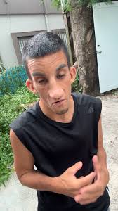 Mi primo bello me está pintando el cuartito🥰