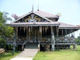 Tapi sangat di sayangkan ada banyak rumah adat di berbagai daerah di indonesia sudah. 5 Rumah Adat Di Kalimantan Beserta Penjelasan Dan Gambarnya Rumah123 Com
