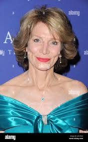 Lynn Loucks's Instagram, Twitter & Facebook